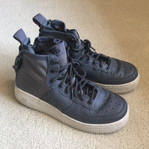 Nike SF Air Force 1 Mid Kids’ Shoe